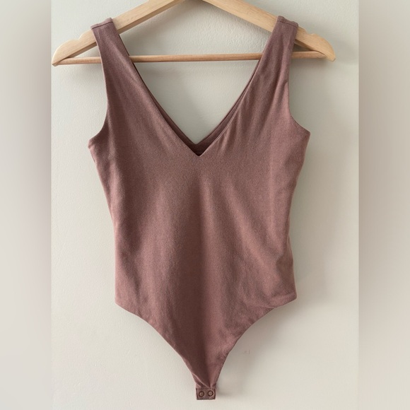 True Hues - V-Neck Thong Body Suit - XS Petite - Picture 1 of 10